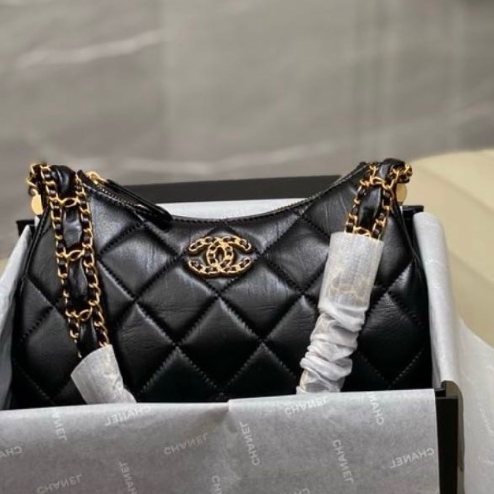 Chanel hobo 23k